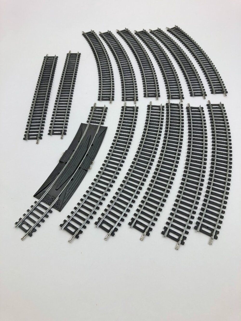 HO Scale 11 Curved Track 2 Straight & 1 Power Track